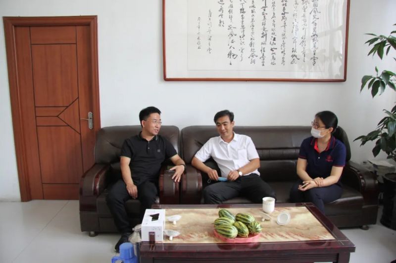 傾情捐贈(zèng)，助力復(fù)學(xué)——龍港集團(tuán)愛心捐助飲馬山陽小學(xué)