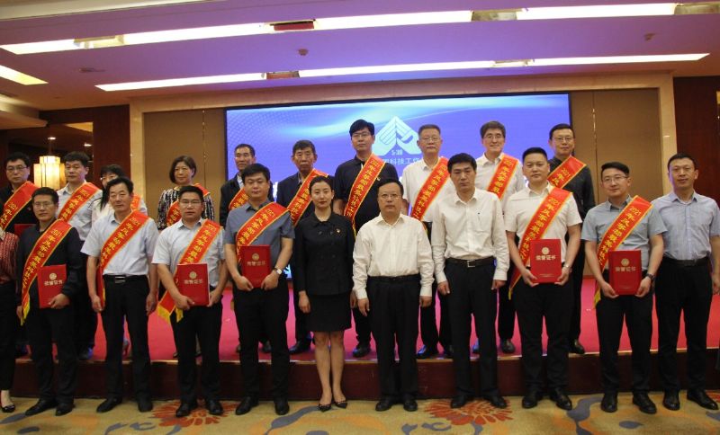 濰坊龍港集團(tuán)董事長(zhǎng)王敬偉榮獲“風(fēng)箏都zui美科技工作者”！